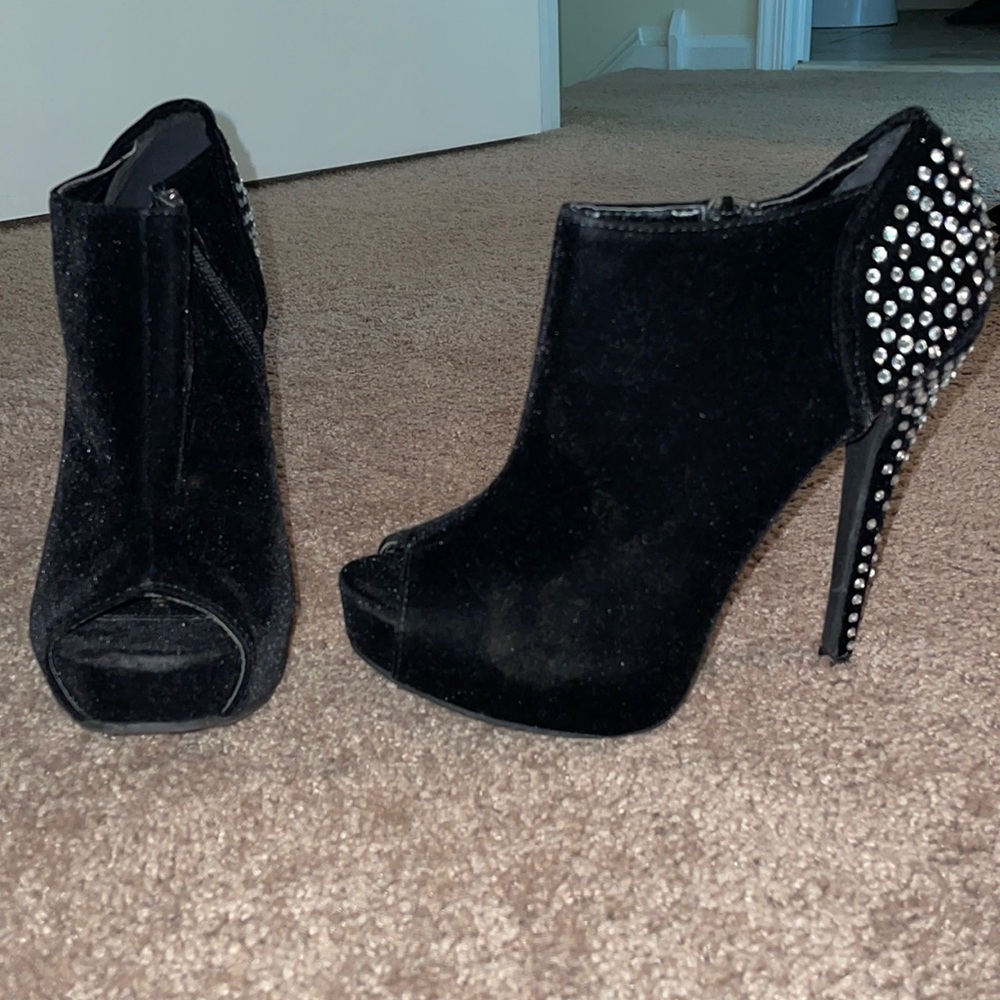 Open toed black velvet heels with crystals